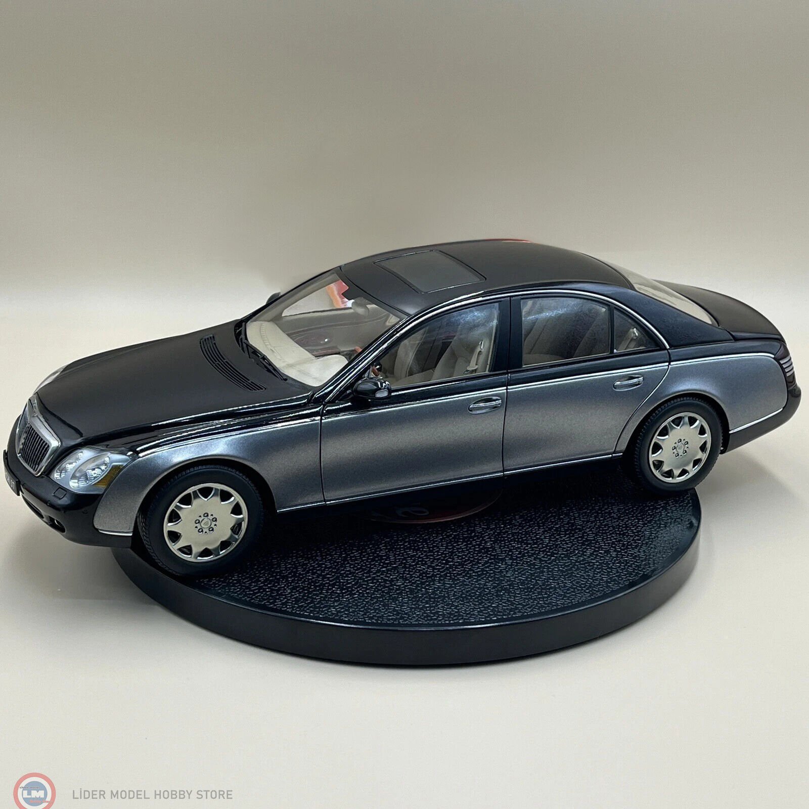 1:18 Autoart Maybach 57 SWB Himalayas Grey Bright Caspian Black