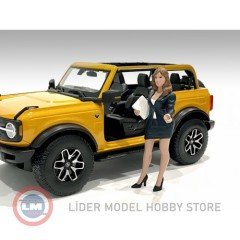 1:18  American Diorama '' The Dealership '' Salesperson II 76310