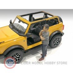 1:18  American Diorama '' The Dealership '' Customer III 76311