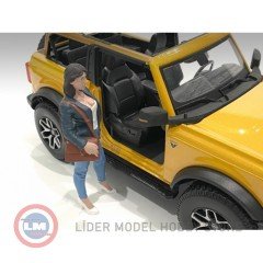 1:18  American Diorama '' The Dealership '' Customer IV 76312