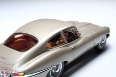 1:18 Amalgam 1961 Jaguar E-type Coupe