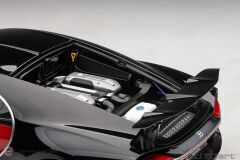 1:12 2017 Bugatti Chiron (Italian Red  Nocturne Black)