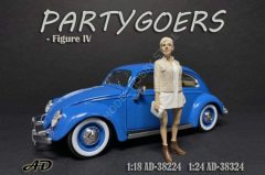 1:18 American Diorama Party Goers #4 38224