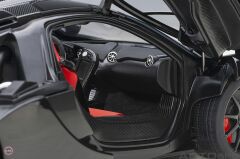 1:18 2013 McLaren P1 76065 (Fire Black)