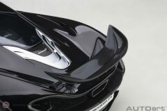 1:18 2013 McLaren P1 76065 (Fire Black)