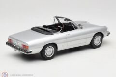 1:18 Norev 1973 Alfa Romeo 2000 Spider