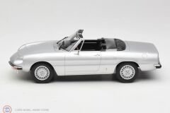1:18 Norev 1973 Alfa Romeo 2000 Spider