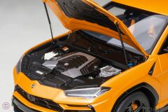 1:18 2018 Lamborghini Urus (Arancio Borealis)