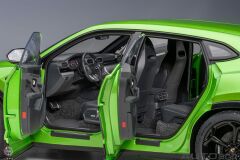 1:18 2018 Lamborghini Urus (Verde Selvans)