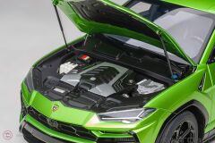 1:18 2018 Lamborghini Urus (Verde Selvans)