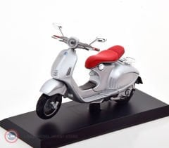 1:18 2014 Vespa 946 Bellissima