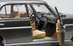 1:18 SunStar 1967 Mercedes Benz 200D Strich 8 Limousine W114