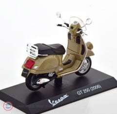 1:18 2006 Vespa GT 250