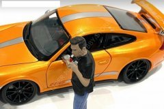 1:18 American Diorama Car Meet Figure #6 76282