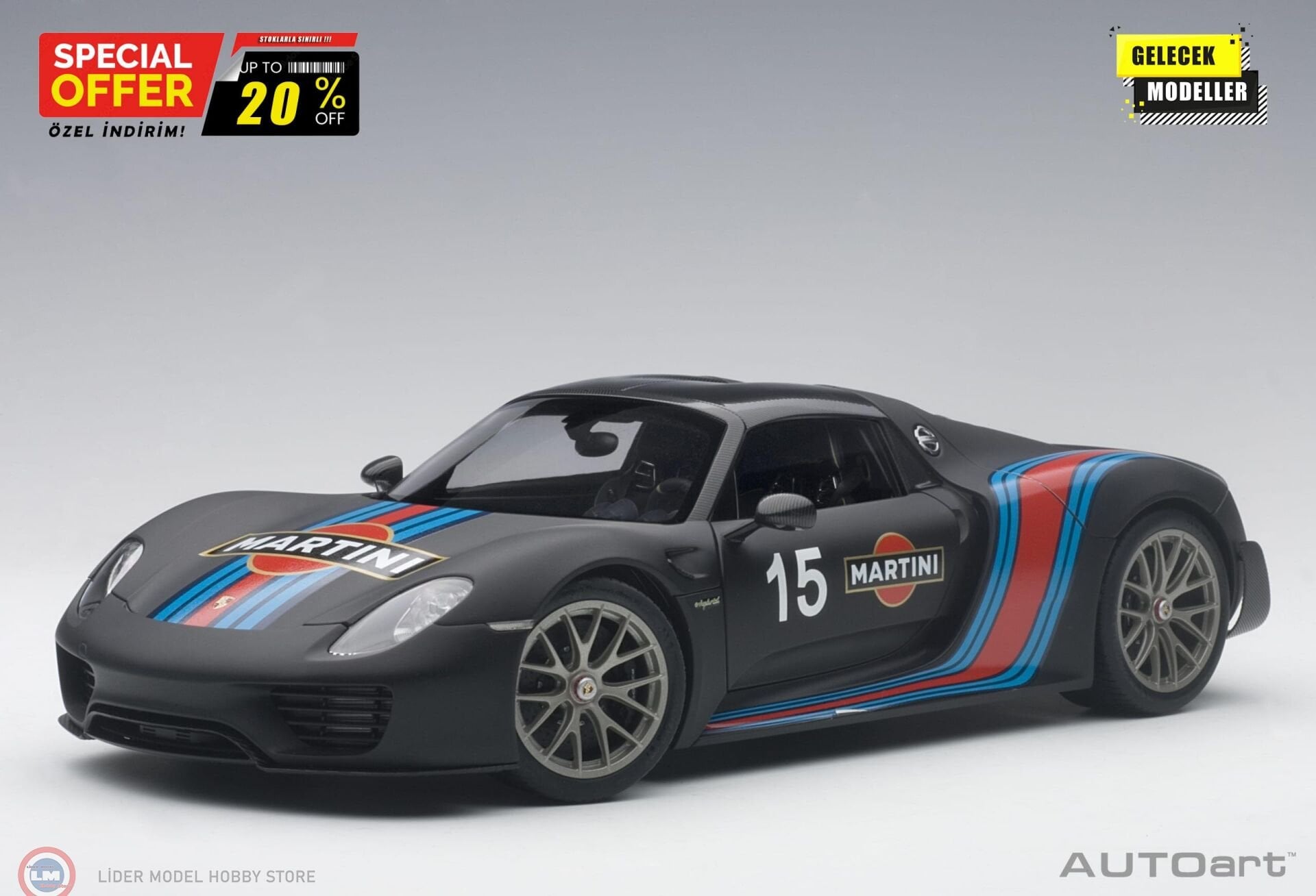 1:18 Autoart 2013 Porsche 918 Spyder #15 with Weissach Package - Martini Livery