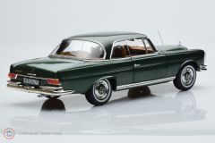 1:18 1969 Mercedes Benz 250 SE Coupe W111