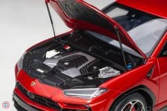 1:18 Autoart 2018 Lamborghini Urus (Rosso Efesto)