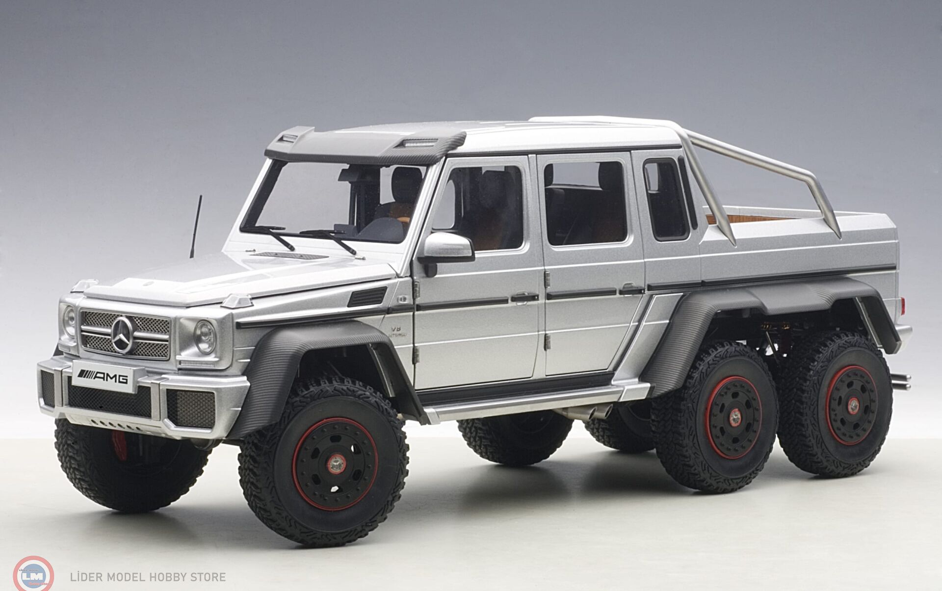1:18 Autoart 2013 Mercedes Benz G63 AMG 6x6 Pickup