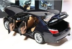 1:18 2005 BMW M5 E60 Sedan