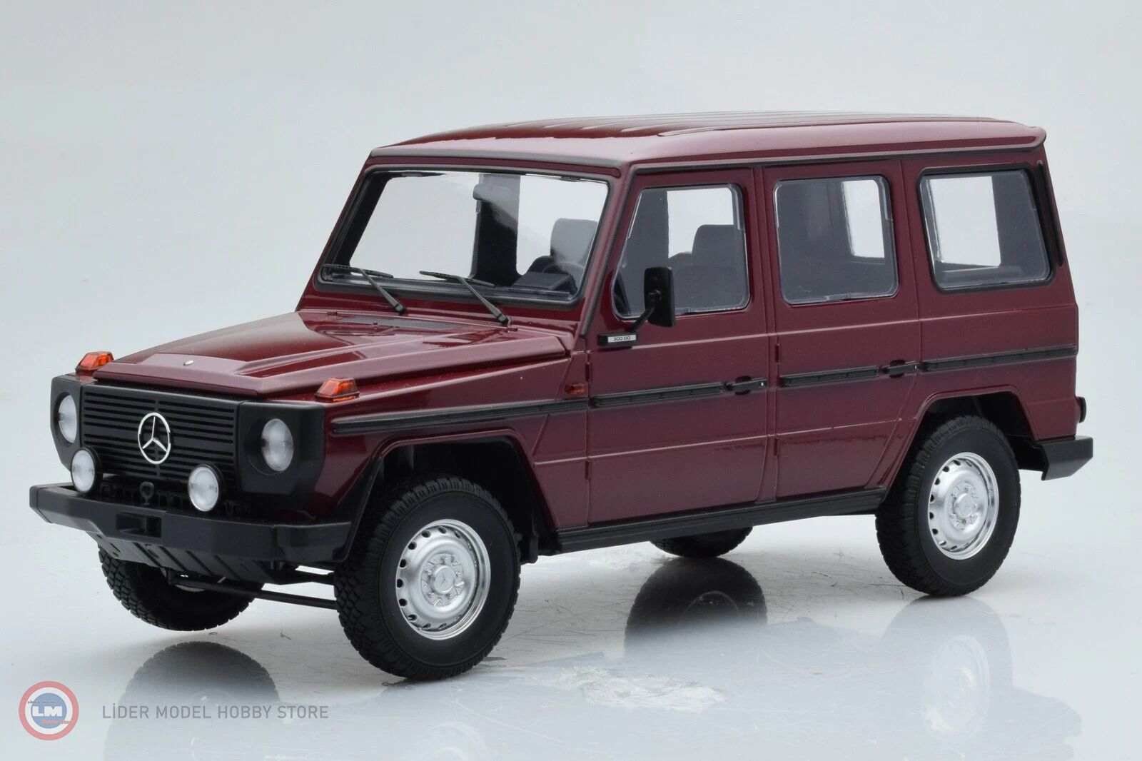 1:18 1980 Mercedes Benz G Model Long W460
