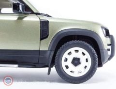 1:18 Almost Real 2020 LAND ROVER DEFENDER 90 WITH ROOF PACK
