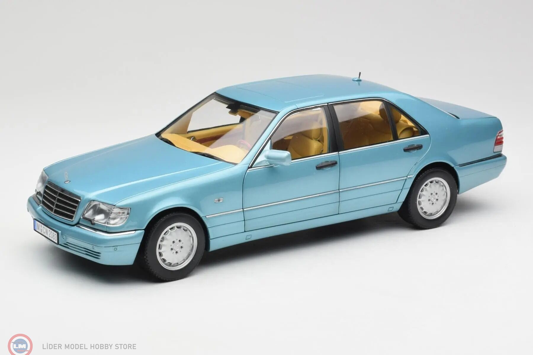 KUSURLU 1:18 Norev 1997 Mercedes Benz S500 W140
