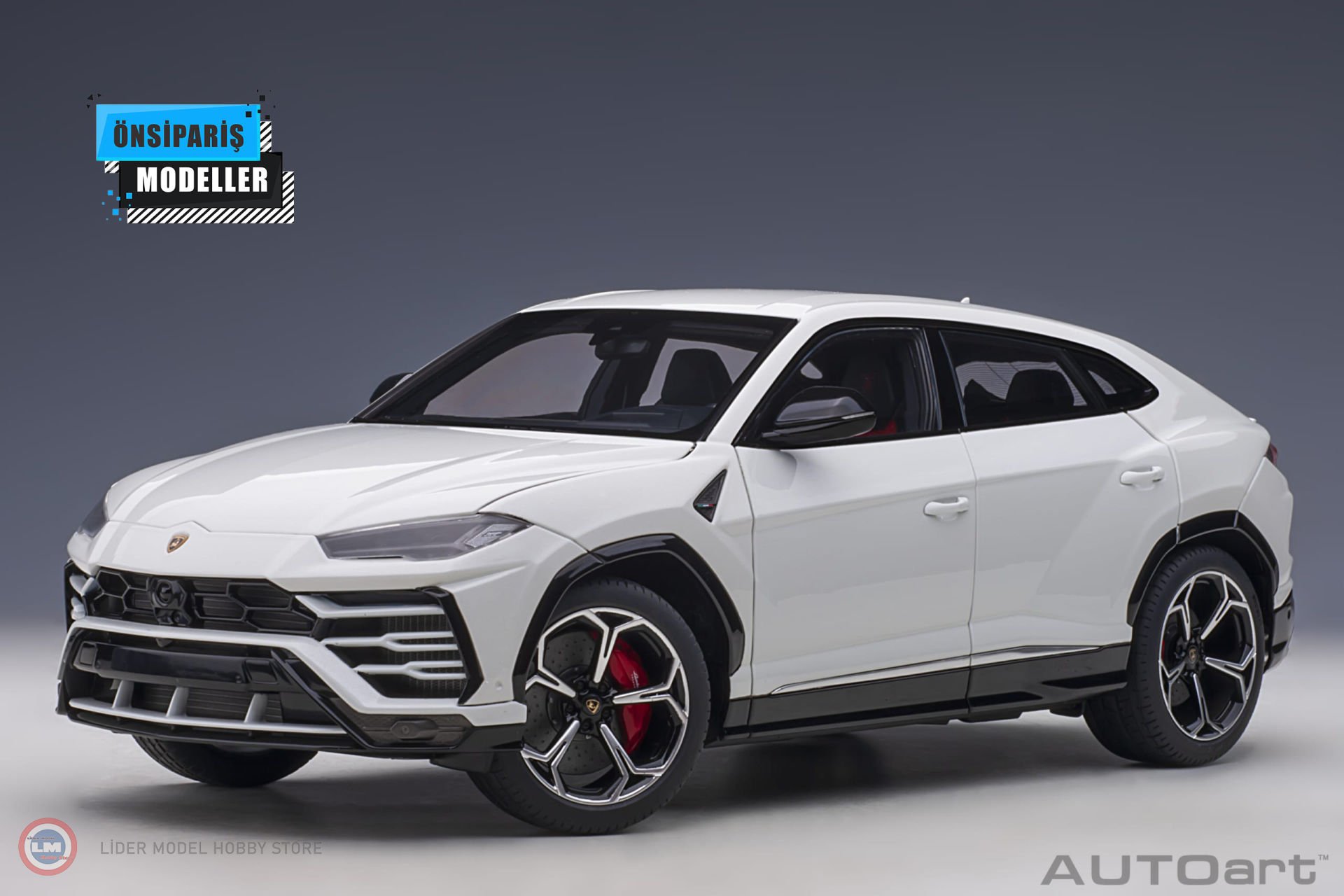 1:18 Lamborghini Urus (Bianco Icaris)