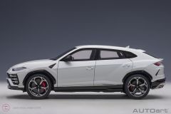 1:18 Lamborghini Urus (Bianco Icaris)
