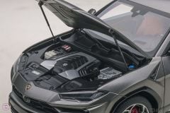 1:18 Lamborghini Urus (Grigio Titans)