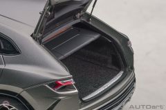 1:18 Lamborghini Urus (Grigio Titans)