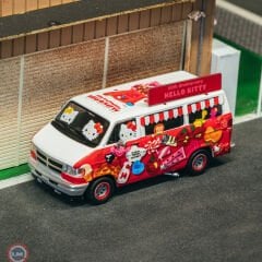 1:64 Tarmac Works 1990 Dodge Van, Hello Kitty Food Truck
