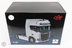 1:18 2017 Scania V8 730S Beyaz