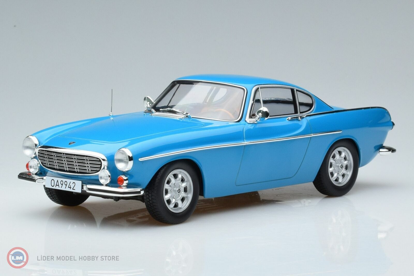 1:18 1969 Volvo 1800 S