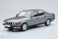 1:18 1992 BMW 740i E32