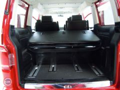 1:18 Volkswagen T6 Multivan Kırmızı