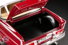 1:18 1965 Mercedes Benz 220 S Heckflosse W111
