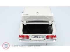 1:18 1965 Mercedes Benz 220 S Heckflosse W111