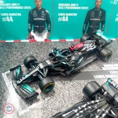 1:43 Mercedes Benz AMG PETRONAS F1 Set - 4lü