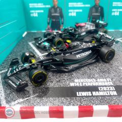 1:43 Mercedes Benz AMG PETRONAS F1 Set - 4lü