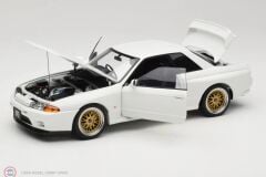 1:18 Autoart 1993 Nissan Skyline GT-R R32 V-Spec II Tuned Version