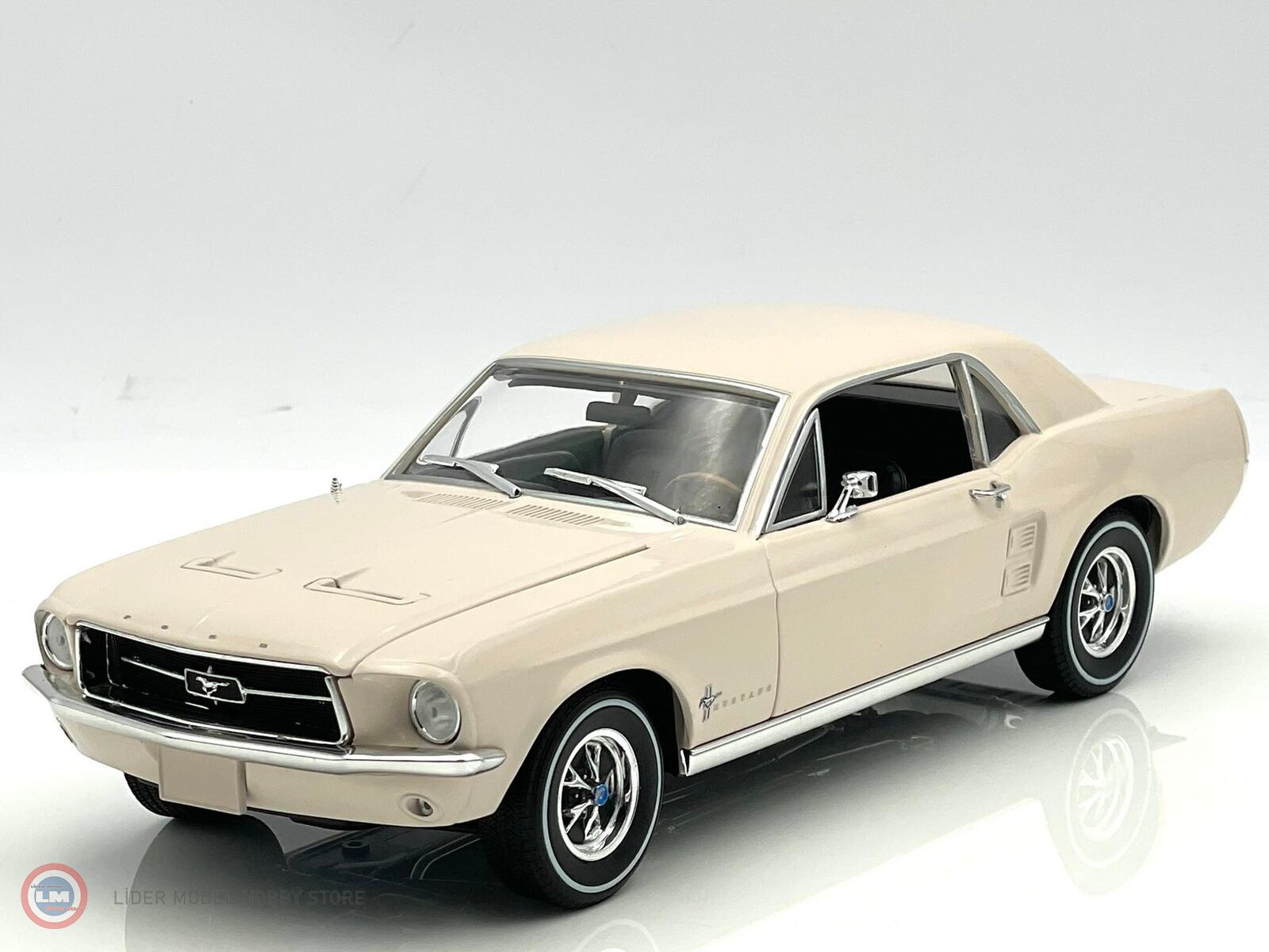 1:18 1967 Ford Mustang Coupe She Country Special