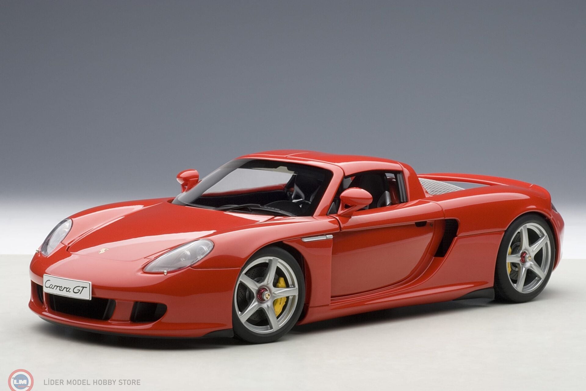 1:18 Autoart Porsche Carrera GT Red 2003
