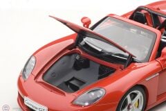 1:18 Autoart Porsche Carrera GT Red 2003
