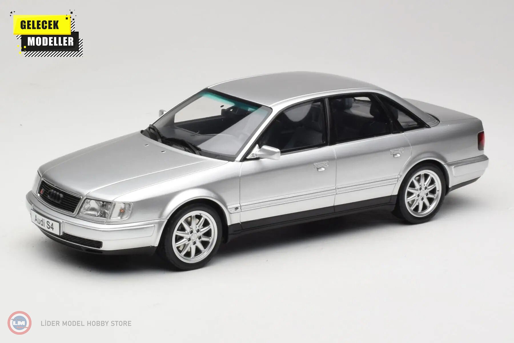 1:18 OTTO 1993 Audi S4 C4 4.2 V8