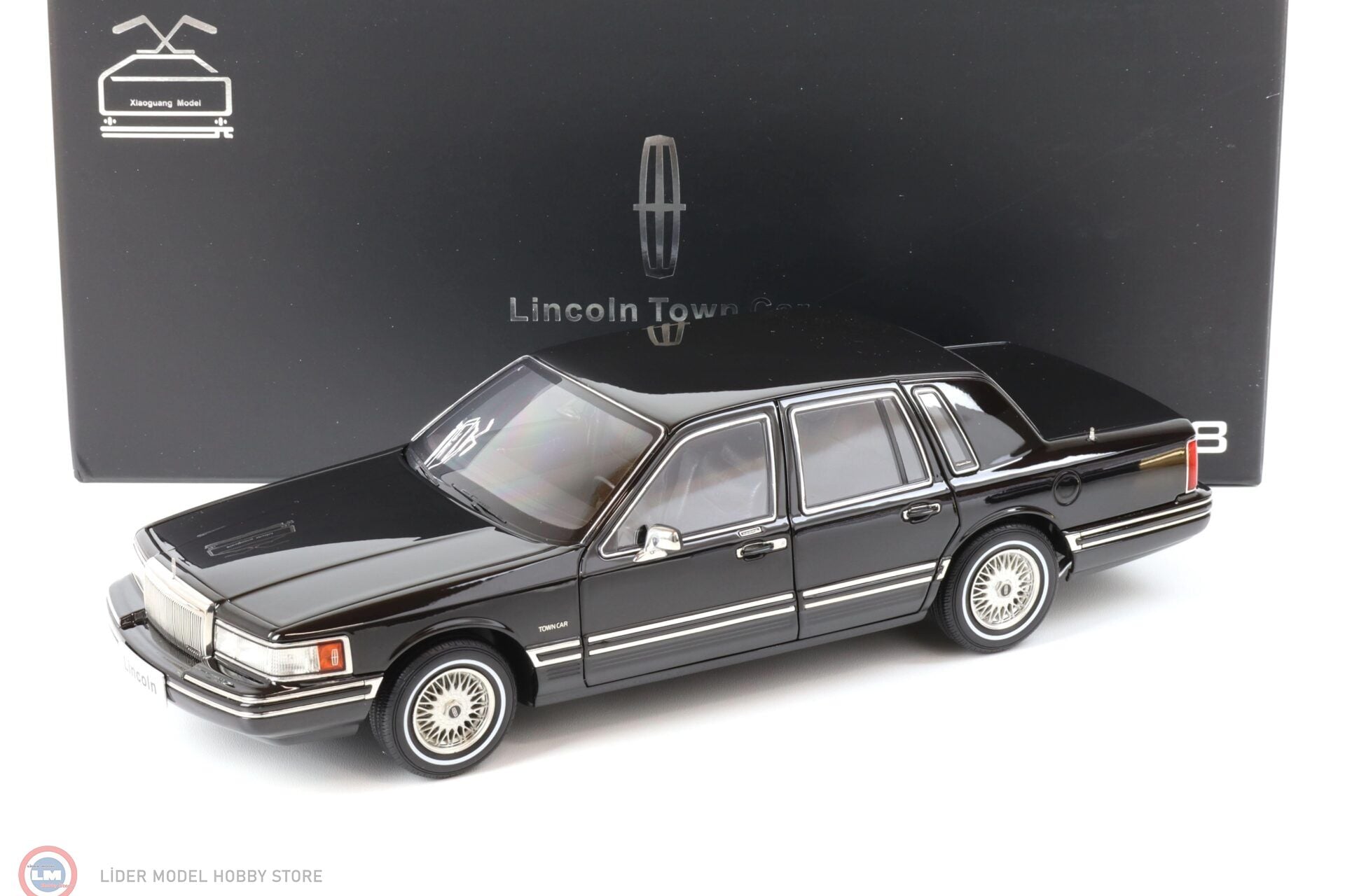 1:18 XiaoGuang 1992 Lincoln Continental Towncar V8