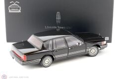 1:18 XiaoGuang 1992 Lincoln Continental Towncar V8