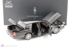 1:18 XiaoGuang 1992 Lincoln Continental Towncar V8