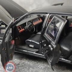 1:18 XiaoGuang 1992 Lincoln Continental Towncar V8