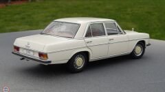 1:18 Autoart 1968 Mercedes Benz 220D W115 - Dealer Edition