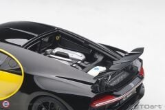1:18 Autoart 2017 Bugatti Chiron (Jaune MolsheimNocturne Black)